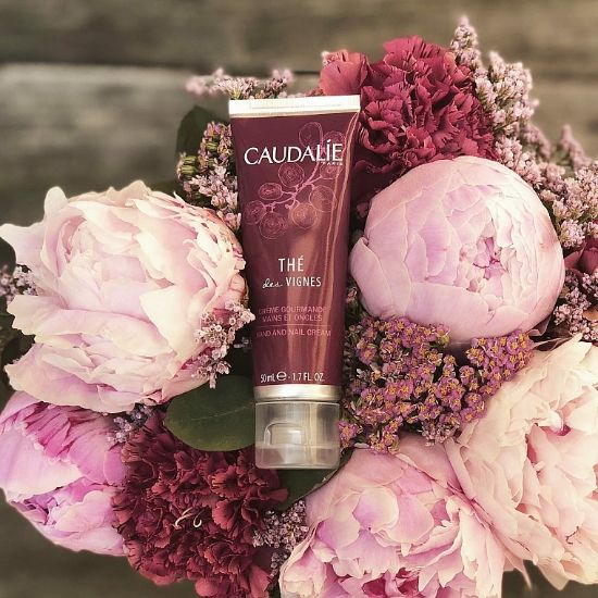 Εικόνα της CAUDALIE THE DES VIGNES HAND AND NAIL CREAM. ΚΡΕΜΑ ΧΕΡΙΩΝ ΚΑΙ ΝΥΧΙΩΝ 50ML.