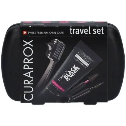 Εικόνα της CURAPROX TRAVEL SET BLACK IS WHITE ΠΑΚΕΤΟ ΣΤΟΜΑΤΙΚΗΣ ΥΓΙΕΙΝΗΣ ΤΑΞΙΔΙΟΥ ΜΕ ΛΕΥΚΑΝΤΙΚΗ ΟΔΟΝΤΟΚΡΕΜΑ 10ML, ΟΔΟΝΤΟΒΟΥΤΣΑ ΠΤΥΣΣΟΜΕΝΗ 1ΤΜΧ, ΜΕΣΟΔΟΝΤΙΟ ΒΟΥΡΤΣΑΚΙ ΚΑΘΑΡΙΣΜΟΥ 2ΤΜΧ & ΚΟΥΤΙ ΜΕΤΑΦΟΡΑΣ 1ΤΜΧ, 1ΣΕΤ